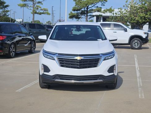 Used 2023 Chevrolet Equinox LT FWD image 2