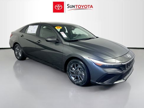 Used 2024 Hyundai Elantra SEL FWD image 1