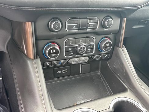 Used 2024 Chevrolet Suburban High Country AWD/4WD image 35