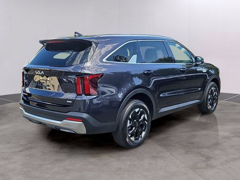 Certified 2025 Kia Sorento S AWD/4WD image 4