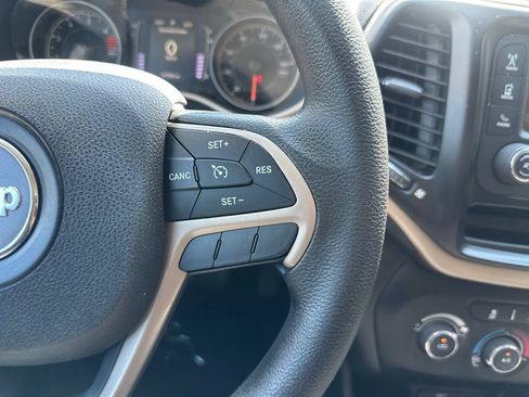 Used 2016 Jeep Cherokee Sport FWD image 23