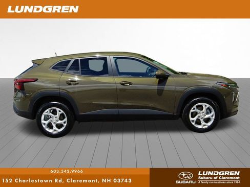 Used 2024 Chevrolet Trax LS w/ LS Convenience Package FWD image 2