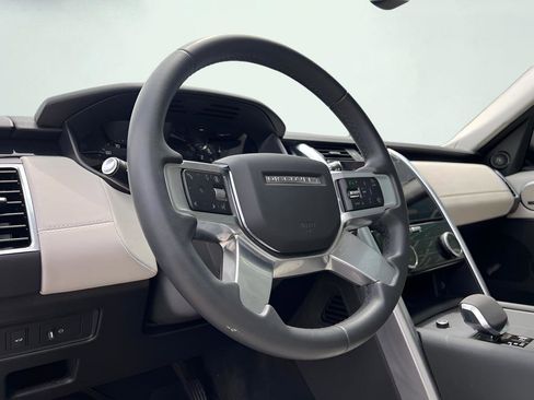 Used 2024 Land Rover Discovery S AWD/4WD image 23