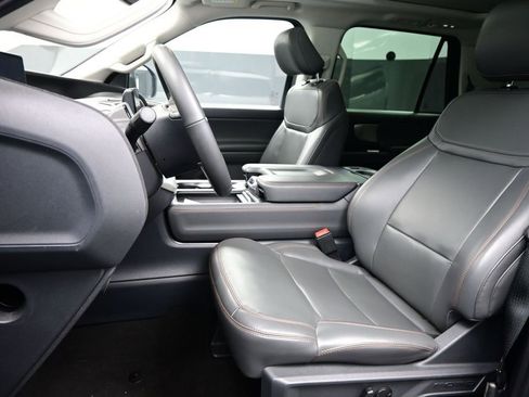 Used 2025 Ford Expedition Max Active AWD/4WD image 6