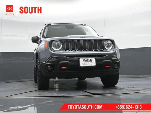 Used 2017 Jeep Renegade Trailhawk w/ Premium Trailhawk Package image 37