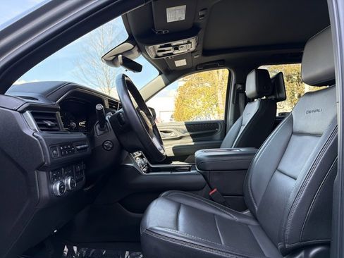 Used 2023 GMC Yukon XL Denali w/ Denali Reserve Package image 11