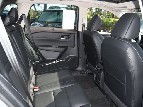 Used 2023 Nissan Rogue SL w/ SL Premium Package image 20