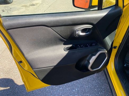 Used 2017 Jeep Renegade Latitude image 22