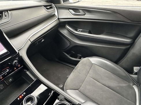 Certified 2023 Jeep Grand Cherokee L Laredo image 30