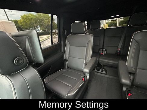 Used 2023 Chevrolet Suburban Premier w/ Advanced Technology Package AWD/4WD image 12