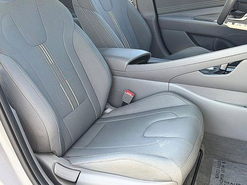 Used 2025 Hyundai Elantra SEL FWD image 25