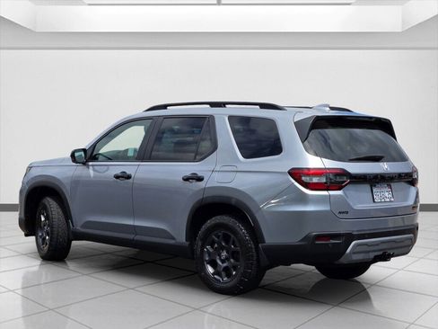 Certified 2025 Honda Pilot TrailSport image 7
