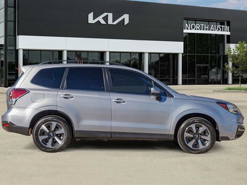 Used 2017 Subaru Forester 2.5i Limited image 7