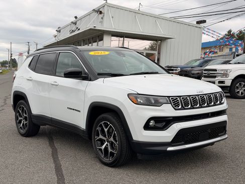 Used 2025 Jeep Compass Limited AWD/4WD image 9