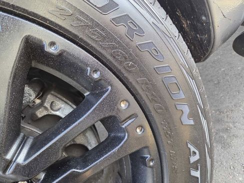 Used 2019 Nissan Titan SL w/ Midnight Edition image 35