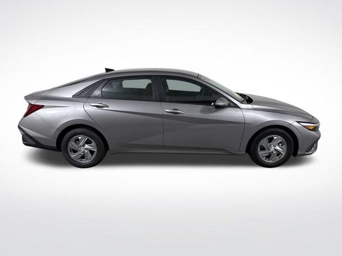 Certified 2024 Hyundai Elantra SE FWD image 2