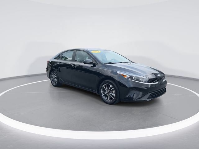 Used 2023 Kia Forte LXS w/ LXS Technology Package FWD image 2