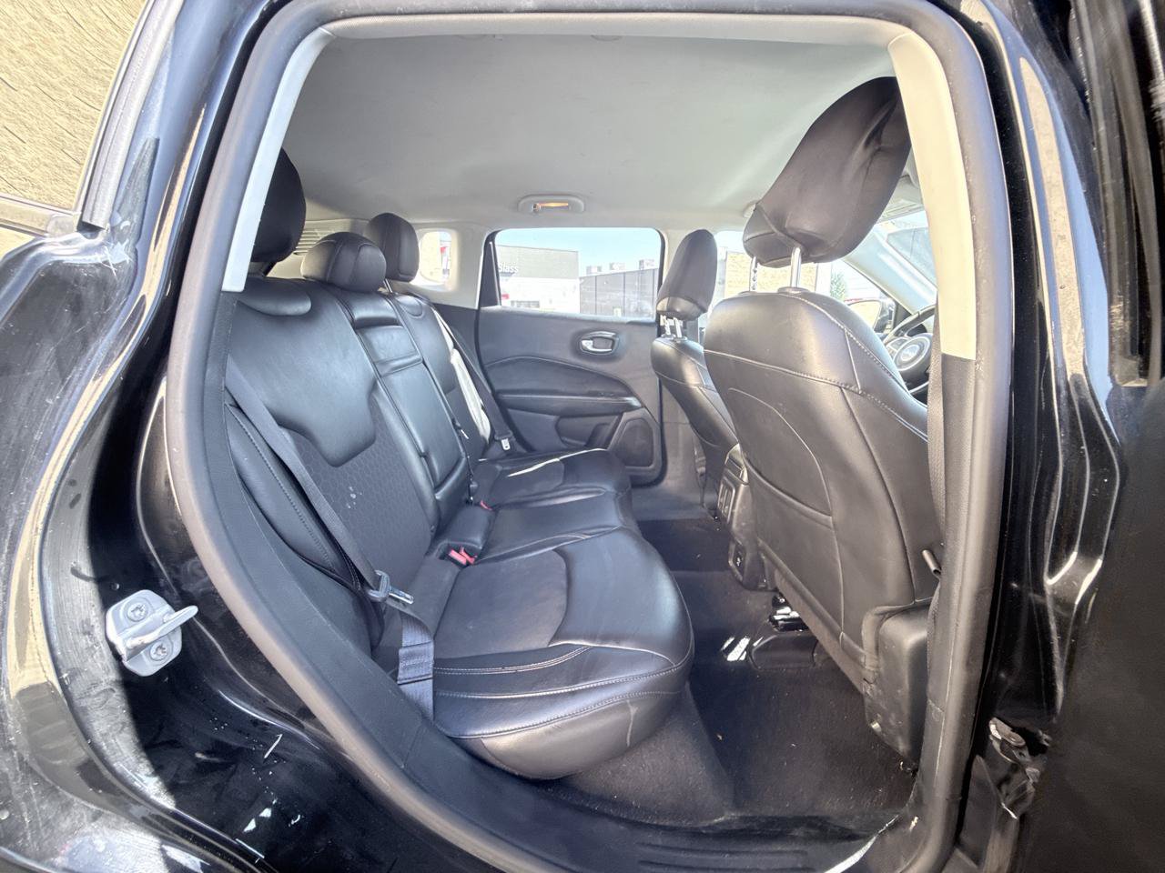 Used 2018 Jeep Compass Latitude FWD image 10