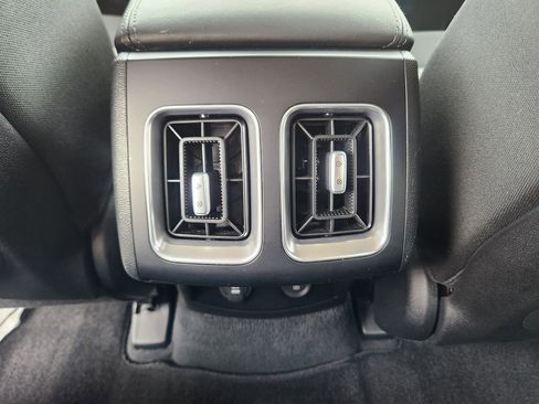 Used 2022 Kia Sorento LX image 12