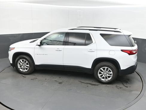 Used 2020 Chevrolet Traverse LT image 35