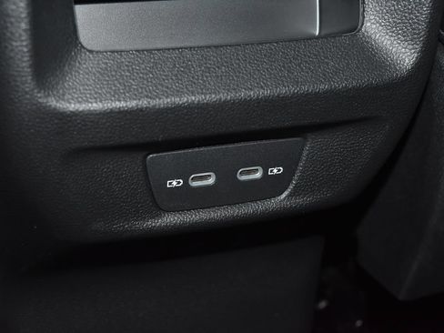 Certified 2026 Volkswagen Tiguan SE w/ Panoramic Sunroof Package AWD/4WD image 18