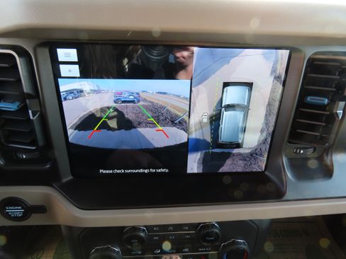 Used 2023 Ford Bronco Wildtrak image 29