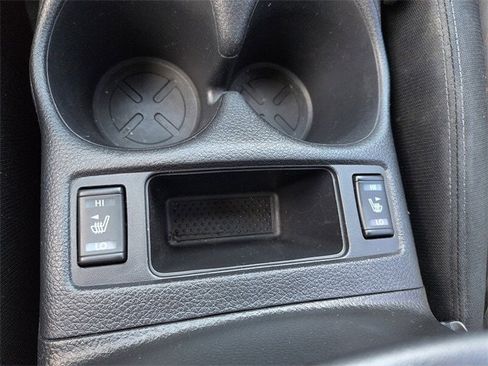 Used 2018 Nissan Rogue SV image 25