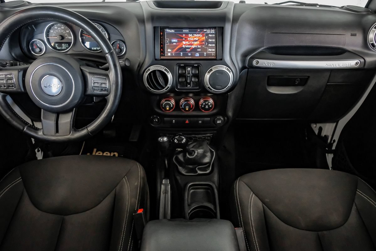Used 2016 Jeep Wrangler Unlimited Sahara w/ Connectivity Group AWD/4WD image 13