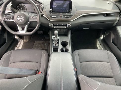 Used 2025 Nissan Altima 2.5 SV image 15