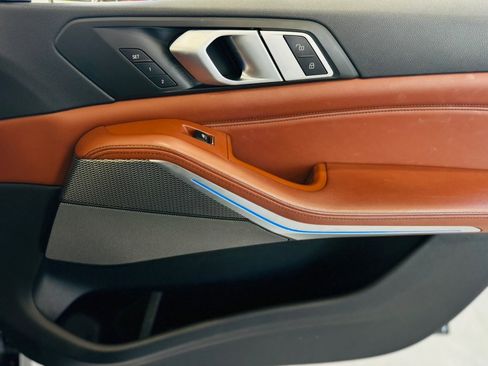 Used 2019 BMW X5 xDrive50i w/ M Sport Package image 19