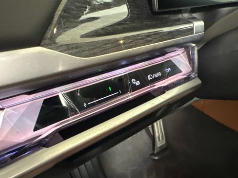 Certified 2025 BMW 740i xDrive w/ Premium Package AWD/4WD image 29