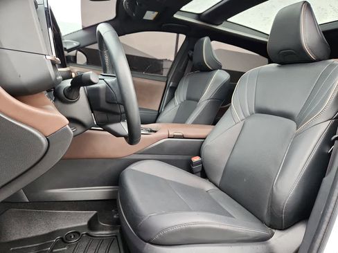 Used 2024 Toyota Crown Limited image 15