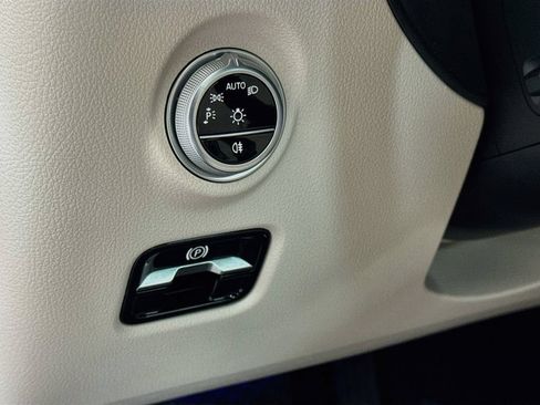 Certified 2025 Mercedes-Benz C 300 4MATIC Sedan image 10