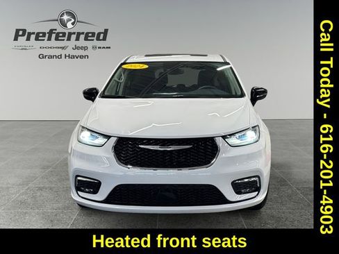 Used 2024 Chrysler Pacifica Touring-L image 11