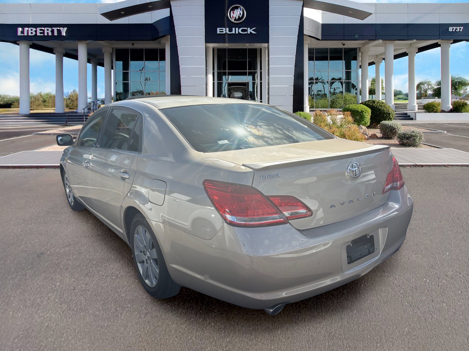 Used 2005 Toyota Avalon XL FWD image 3