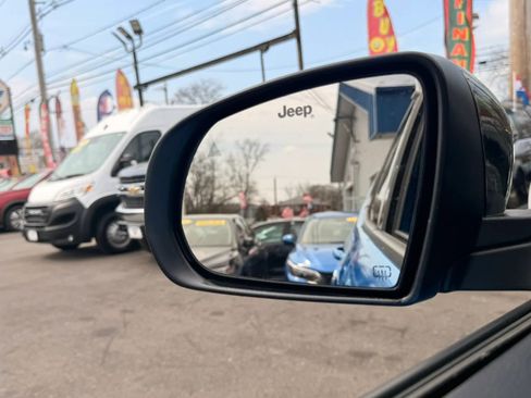 Used 2025 Jeep Compass Limited image 28