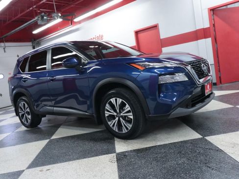 Used 2022 Nissan Rogue SV w/ SV Premium Package FWD image 3