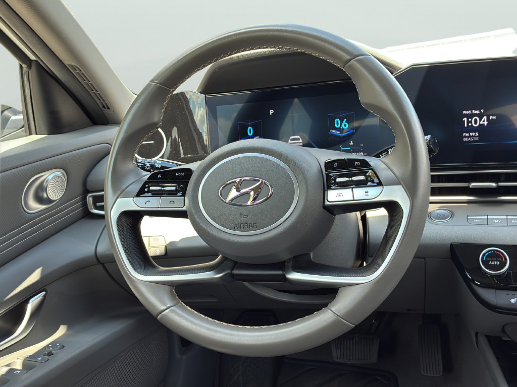 Used 2023 Hyundai Elantra SEL w/ Convenience Package FWD image 16
