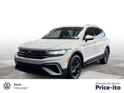 Certified 2024 Volkswagen Tiguan SE w/ Panoramic Sunroof Package FWD image 1