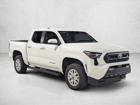 Certified 2024 Toyota Tacoma SR5 image 3