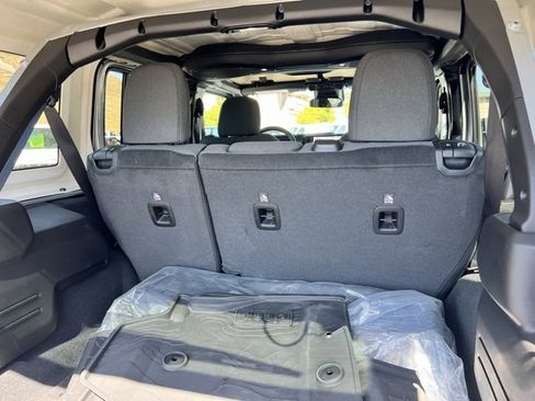 Used 2024 Jeep Wrangler Sport S image 16