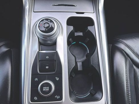 Used 2020 Ford Explorer Platinum w/ Premium Technology Package image 16