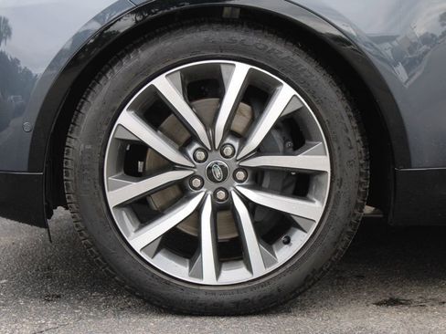 Certified 2025 Land Rover Discovery Dynamic SE image 10