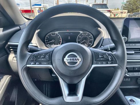 Used 2022 Nissan Altima 2.5 SV AWD/4WD image 14