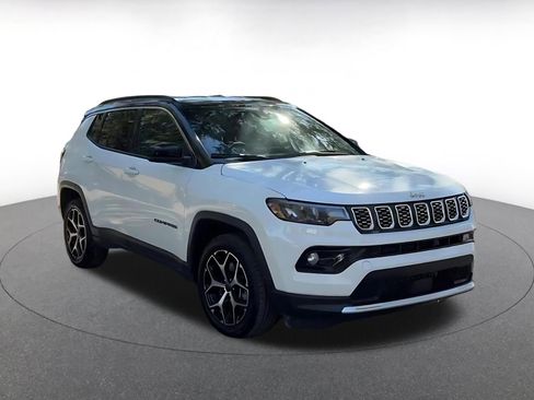 Used 2025 Jeep Compass Limited image 3