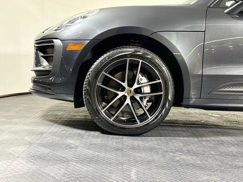Certified 2025 Porsche Macan AWD/4WD image 28