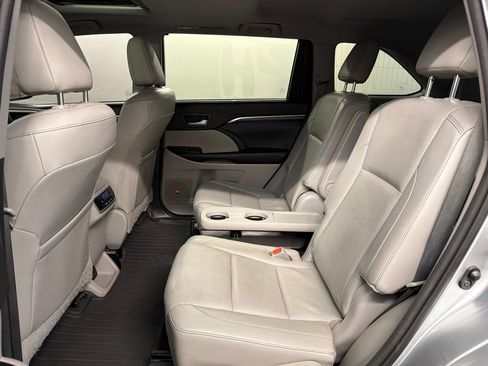 Used 2015 Toyota Highlander Limited AWD/4WD image 34