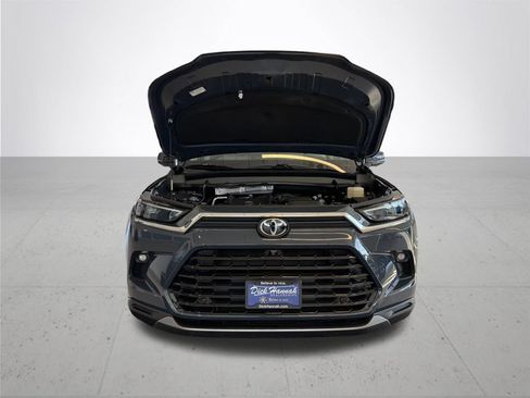 Used 2024 Toyota Grand Highlander AWD image 4