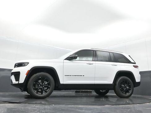 New 2026 Jeep Grand Cherokee Laredo image 29