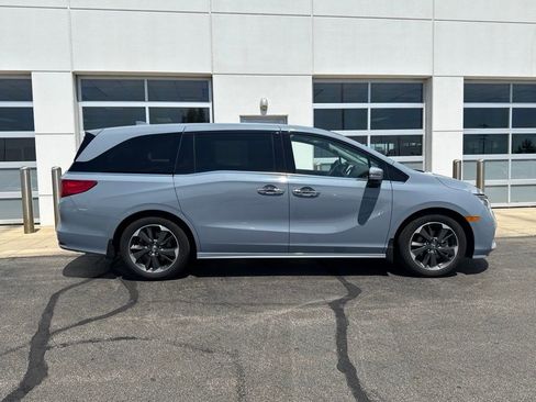 Certified 2024 Honda Odyssey Elite image 3